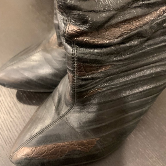 Shoes - Picture 5 of 7